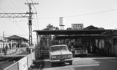 東村山市栄町に位置するが、駅開業当時の大字名である「久米川」と命名された。