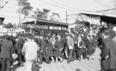 昭和3年に開業した多摩湖鉄道開業時の終着駅。小平からの西武遊園地方面への直通運転を行うため、昭和33年わずかに北西に移転し現在の位置となった。