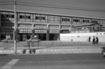 聖蹟桜ヶ丘駅は、多摩ニュータウンに鉄道が開通するまで、多摩市で唯一の鉄道駅だった。昭和44年（1969）に駅とその周辺が高架化され、駅の位置が北西方向に少し移動した。駅ができたのは古く、大正15年（1925）で、当時は関戸駅という駅名だった。